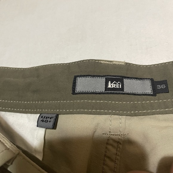 REI Co-Op Adventure Pants Mens 36 X 30 Beige Outdoor Hiking Utility UPF 40+ - Picture 3 of 7